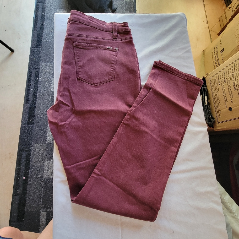 Women's Burgundy Mid Rise Skinny With Stretch 36x33 Inseam